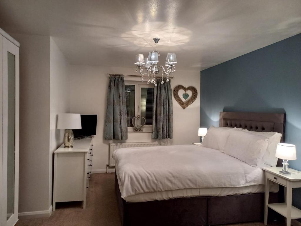 Charming Wentworth Lodge with countryside views (Rotherham) 