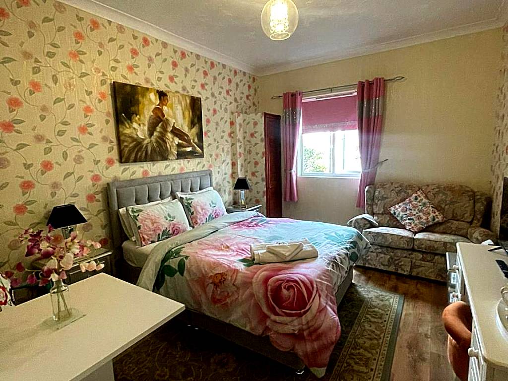 Redwood Lodge (Westbury)