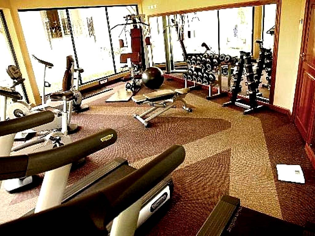 M'kango Golfview Hotel