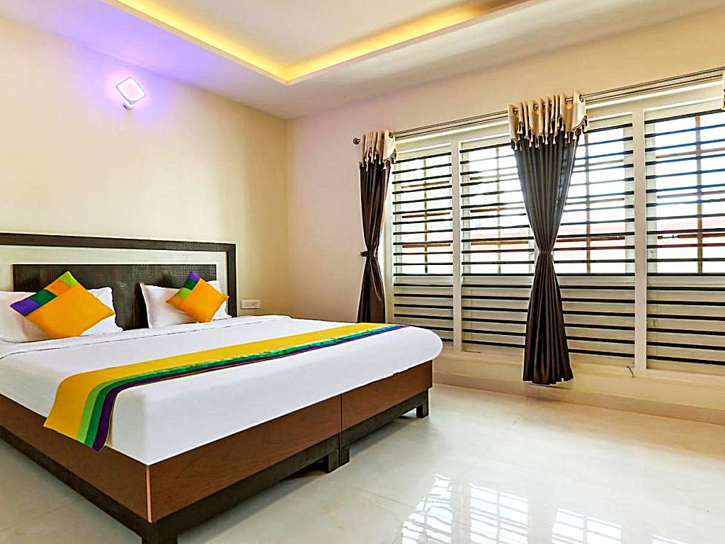 Itsy By Treebo - Kottaram Residency: Deluxe Double Room