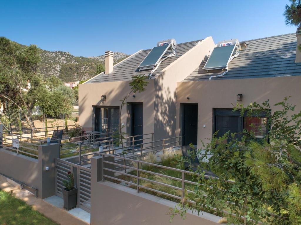 Isida - cozy sea walk lodge with private garden