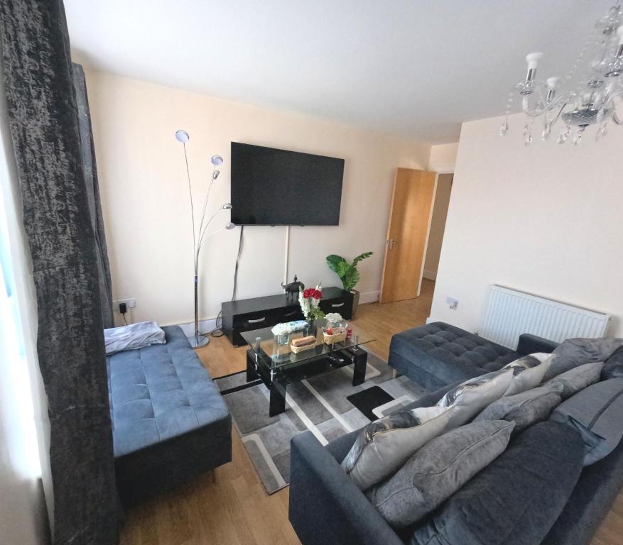 Milton Keynes Unique U Luxury Home