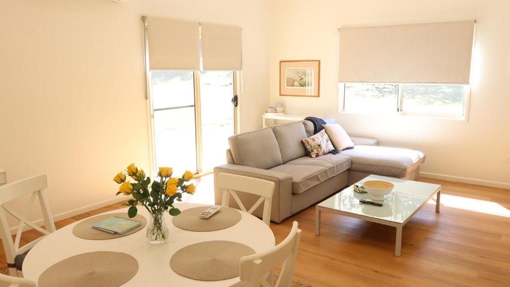 Sugarloaf Villa - Tropical self contained Villa