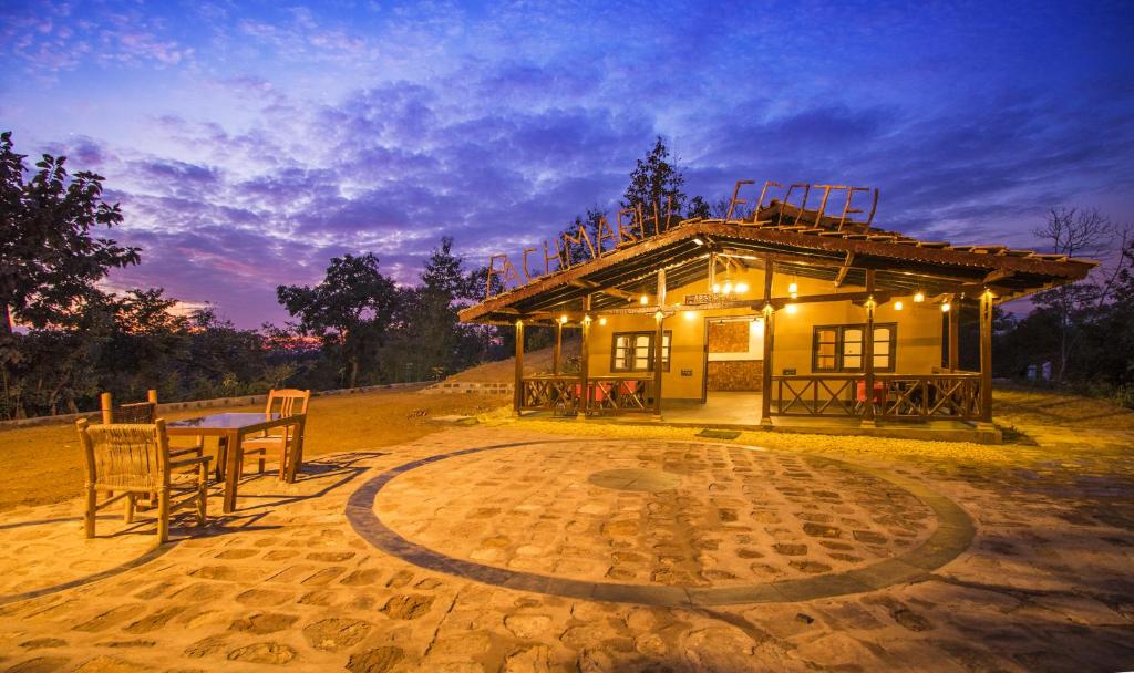 WOWSTAYZ Pachmarhi Ecotel