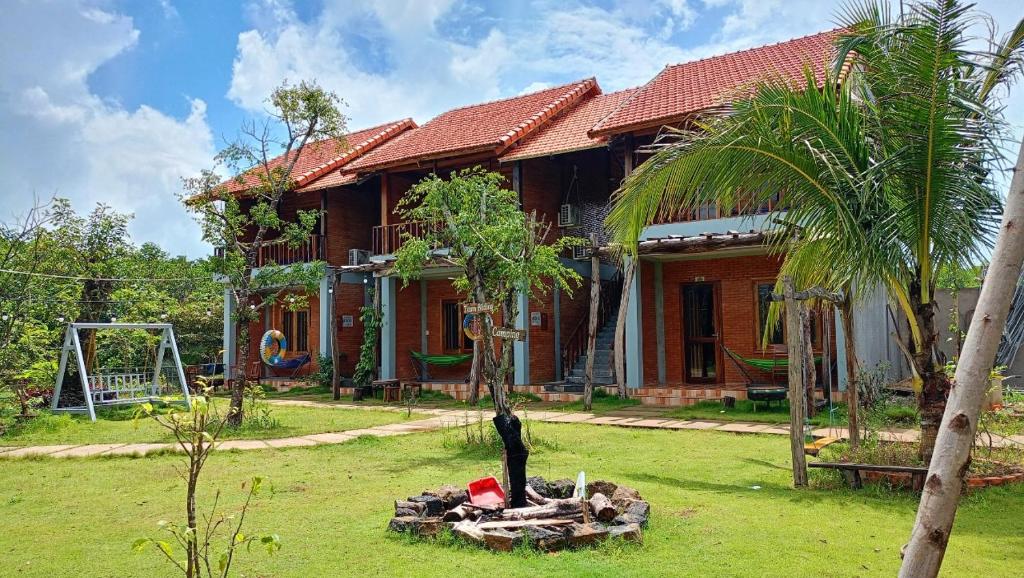 Sunny Eco Lodge