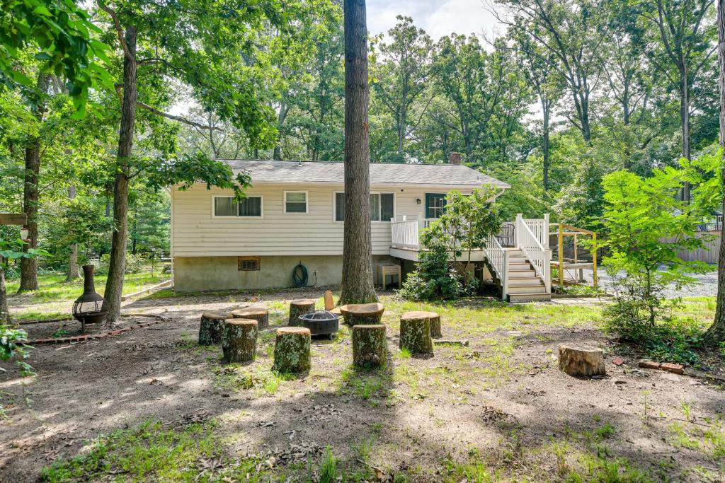Pasadena Hideaway with Game Room and Fire Pit!