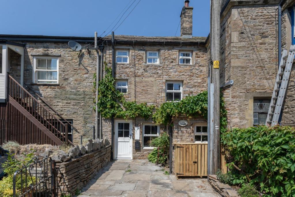 Chapel Cottage with Log Burner (Dog Friendly)