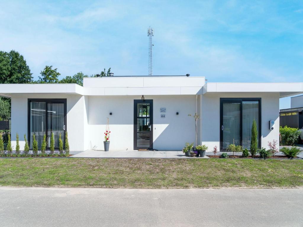 Holiday Home in Harderwijk with Private Outdoor Jacuzzi