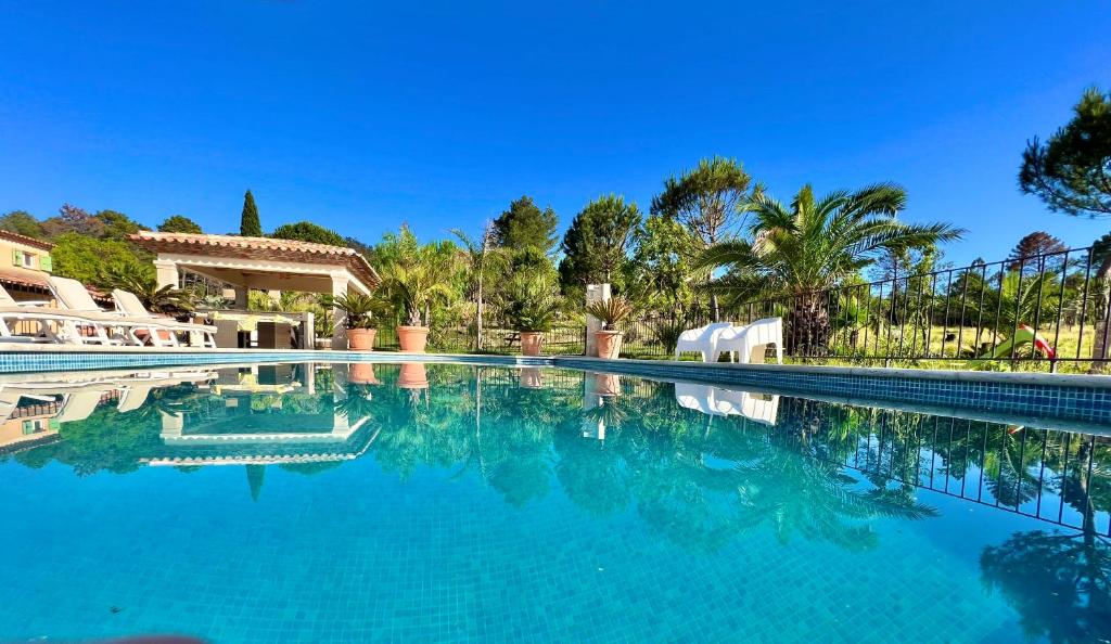 Villa La Source 83 - room close to St Tropez