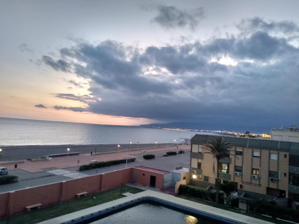 Primera línea, magníficas vistas al mar y a la playa