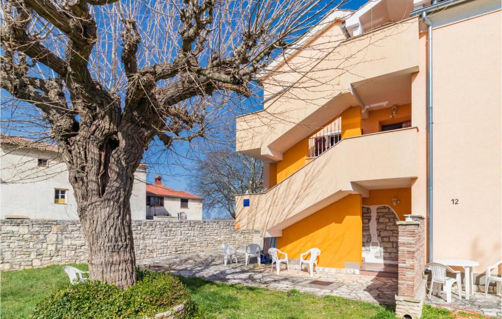 Beautiful Apartment In Bale With Wifi