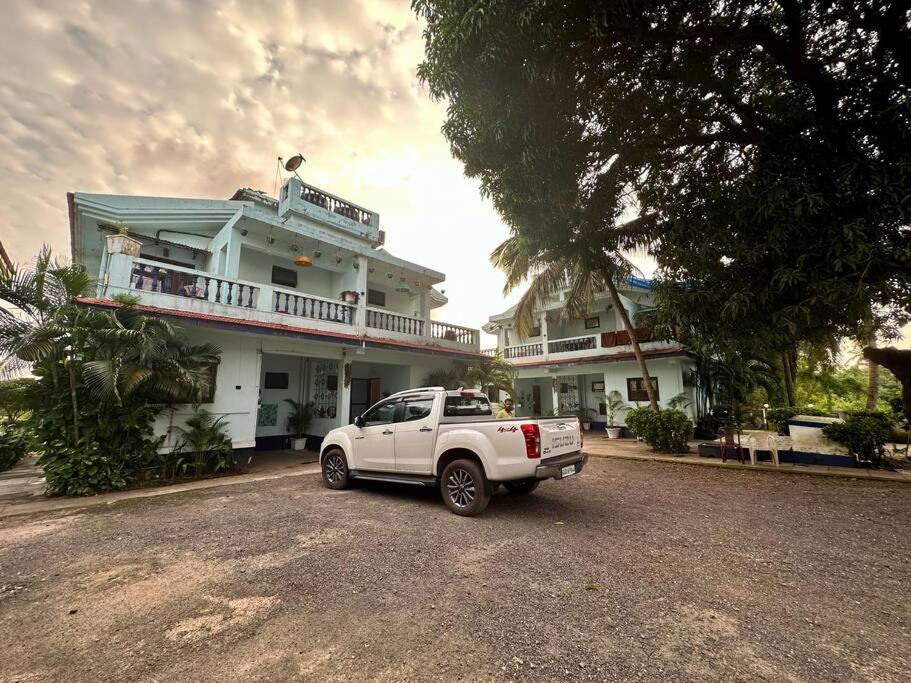 Turquoise 5bhk Villa in Arpora 5mins to Baga