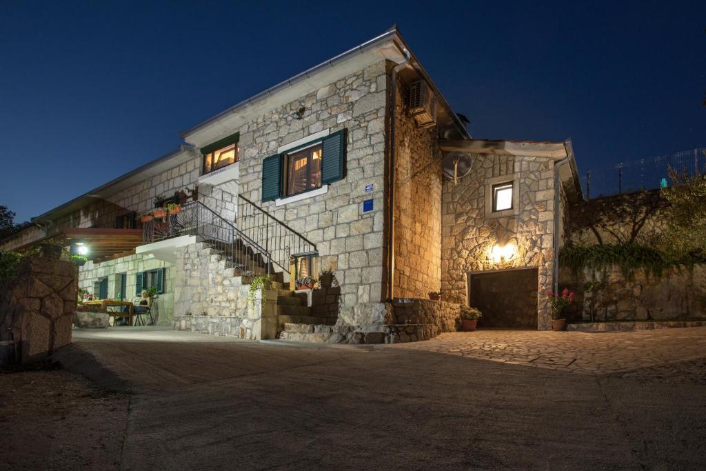Antini dvori
