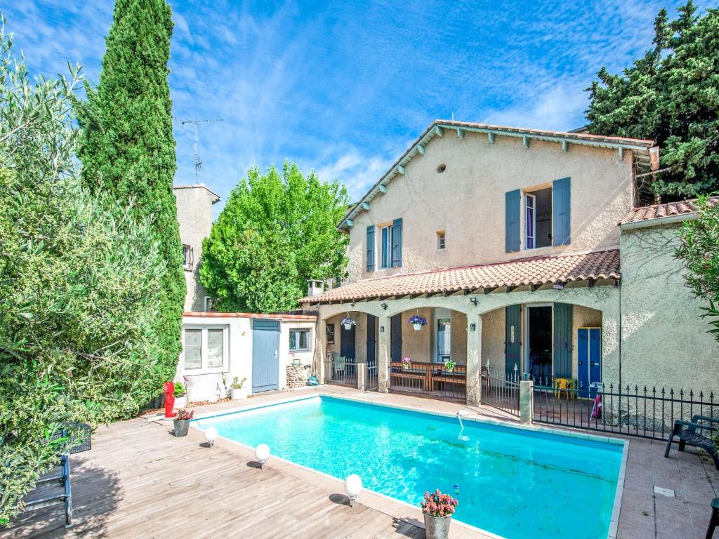 Appealing Holiday Home in Orange with Private Pool