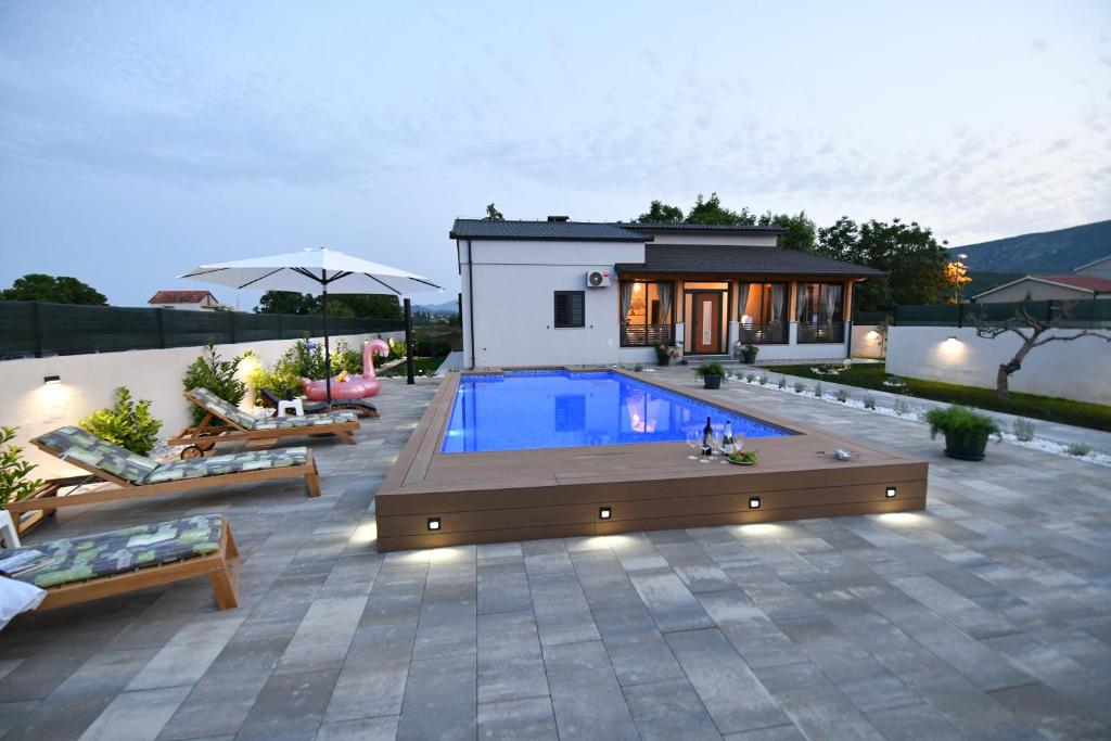Palomino house