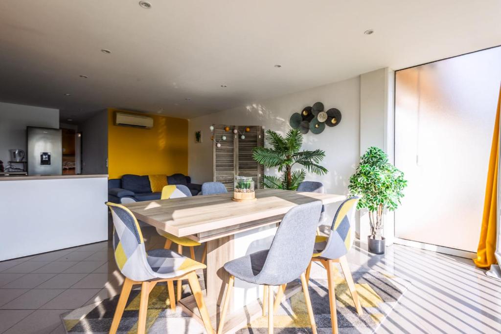 Cosy apartment 7 minutes walk from the sea!