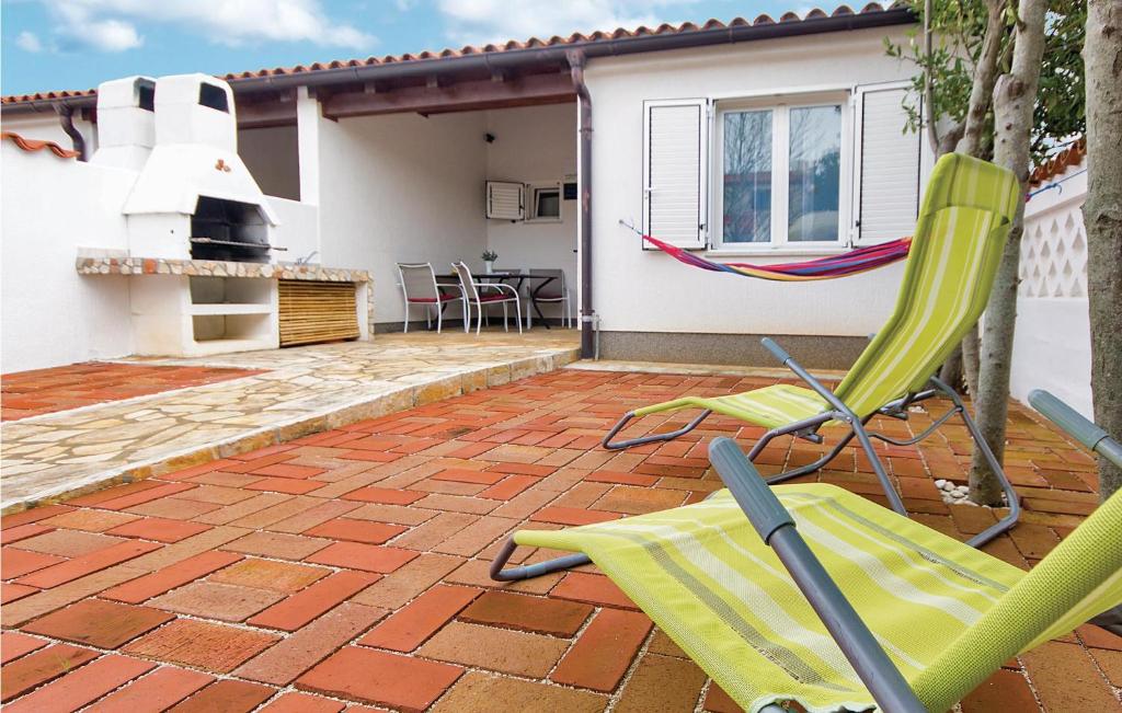 Nice Home In Barbariga With 1 Bedrooms And Wifi