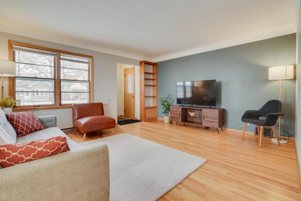 Quaint Duplex Home about 4 Mi to Downtown Minneapolis