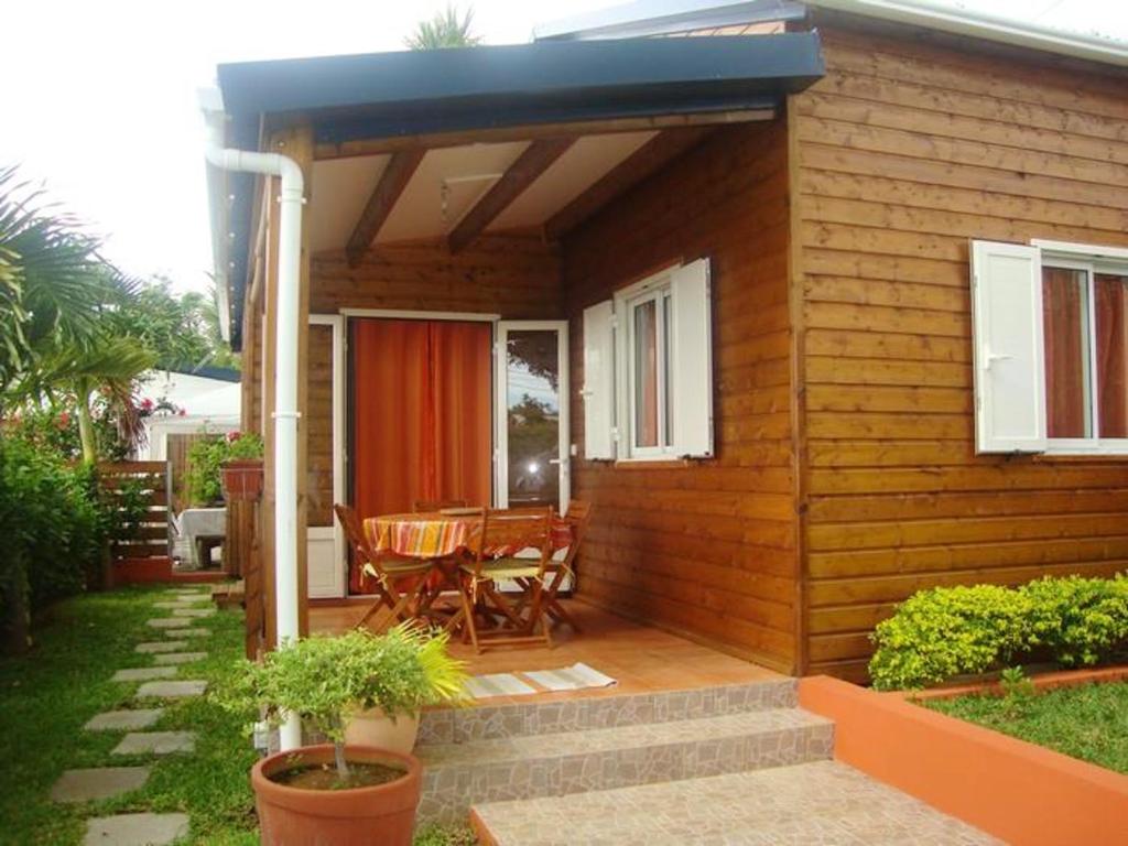 Maison de 2 chambres avec vue sur la mer jardin clos et wifi a Saint Paul a 7 km de la plage