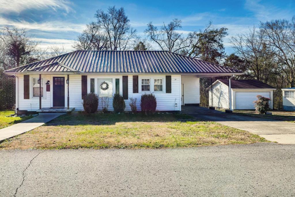 Cozy Shelbyville Home Near Hiking and Distilleries!
