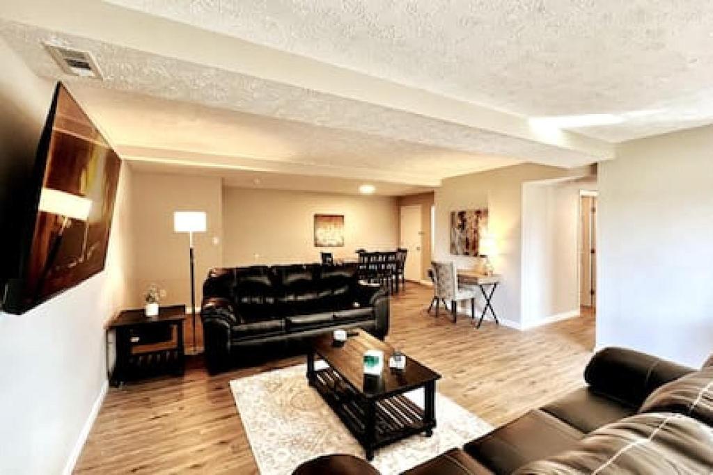 New remodeled 2 Bed apt Middletown Private Laundry