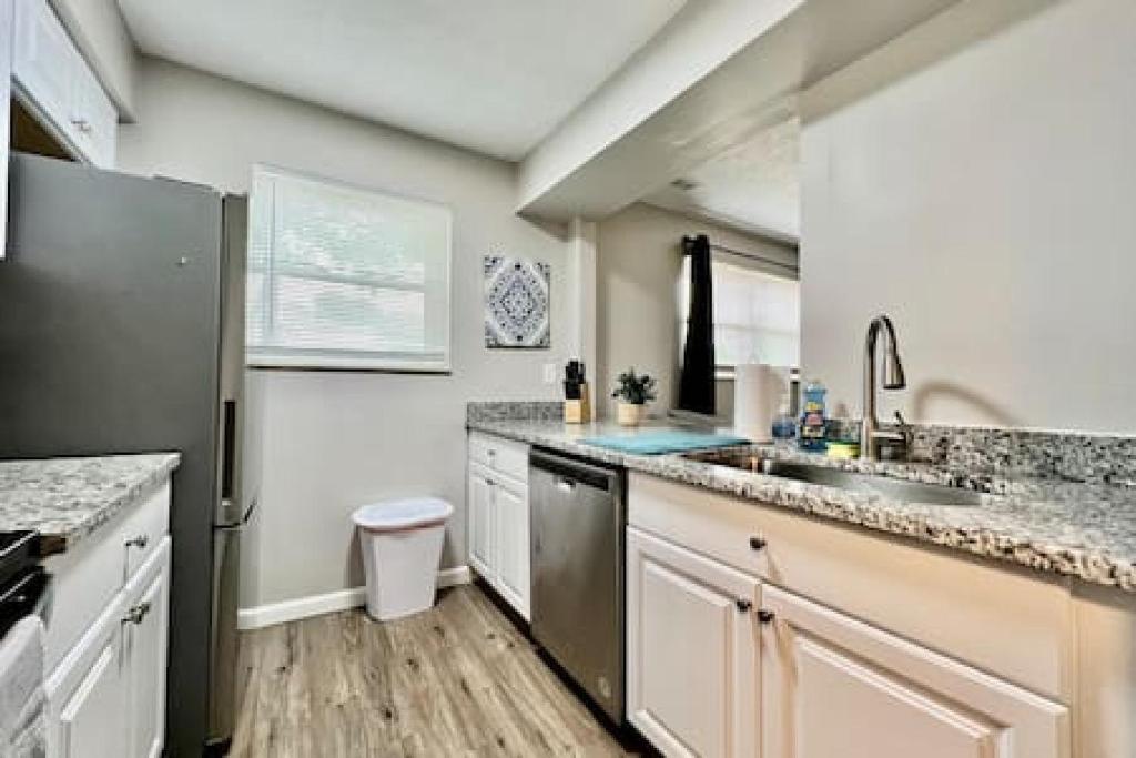 Cute Middletown, Ohio2 bed Apartment- Free laundry