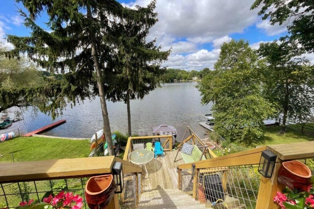 Casa Madre Chic Lakefront Cottage near Ann Arbor